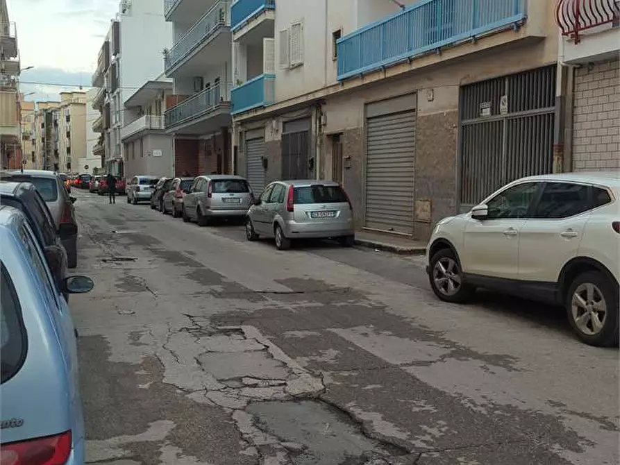 Immagine 13 di Garage in vendita  a Bitonto