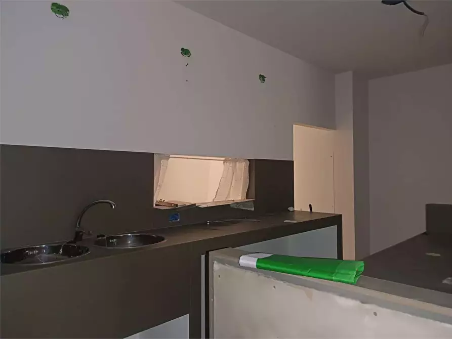 Immagine 6 di Negozio in affitto  a Bitonto