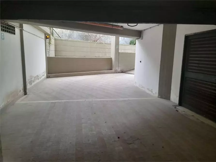Immagine 3 di Garage in vendita  a Bari