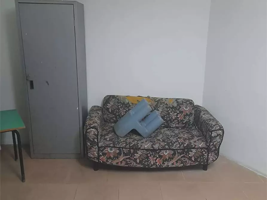 Immagine 6 di Garage in vendita  a Bari