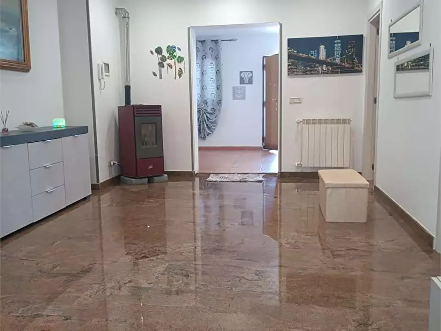 Immagine 31 di Trilocale in vendita  a Bitonto