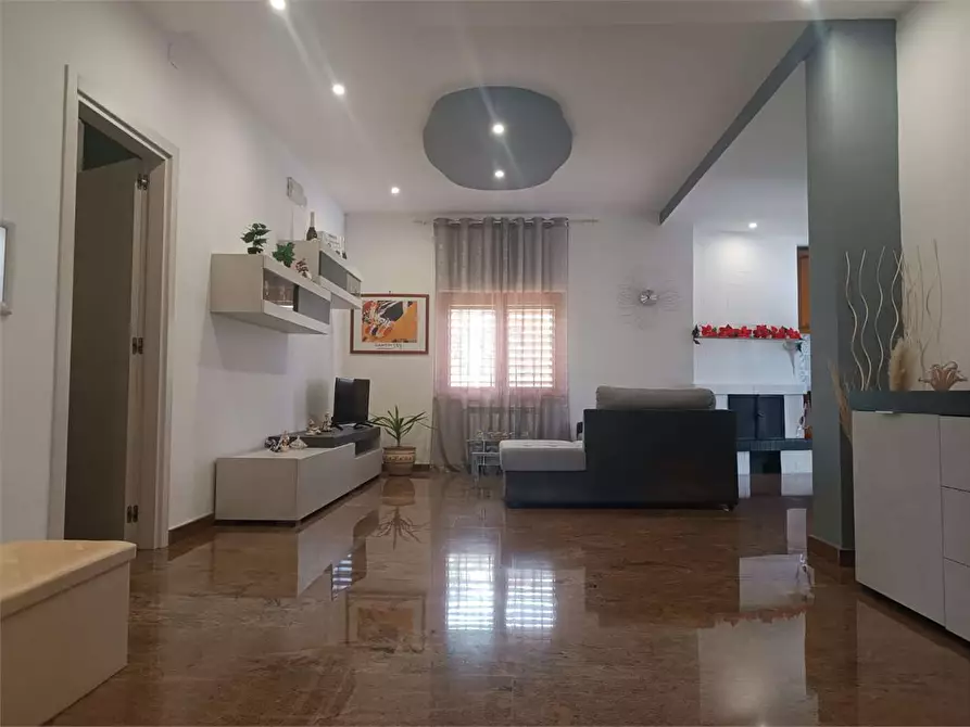 Immagine 34 di Trilocale in vendita  a Bitonto