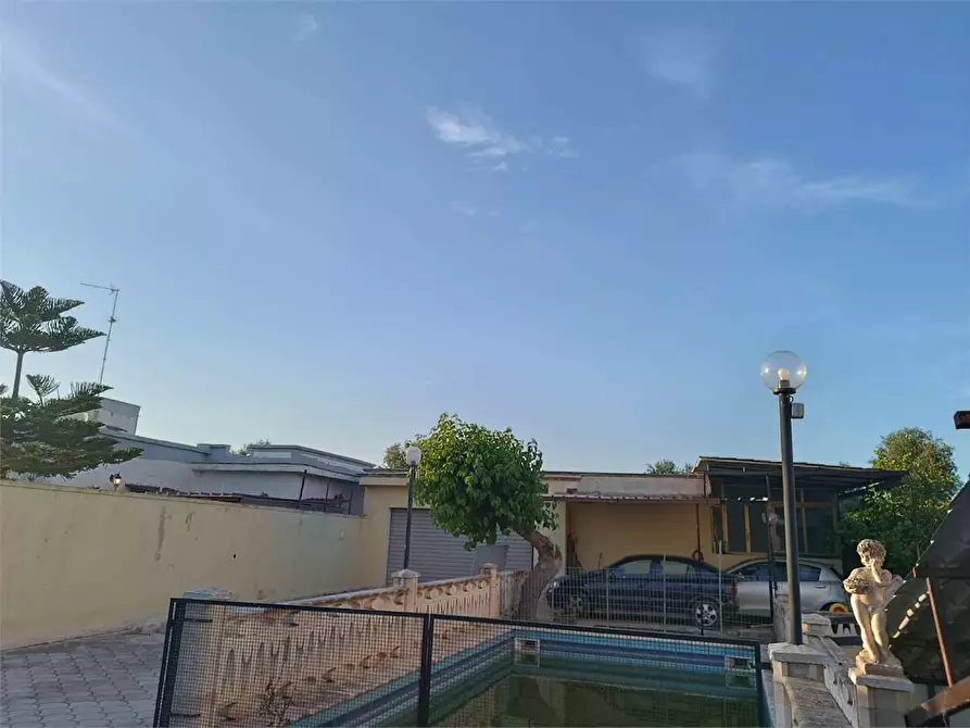 Immagine 38 di Villa in vendita  a Bitonto