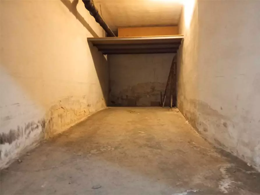 Immagine 3 di Garage in vendita  a Bitonto