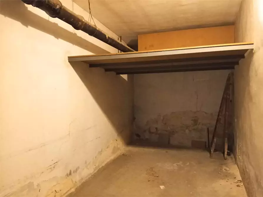 Immagine 4 di Garage in vendita  a Bitonto