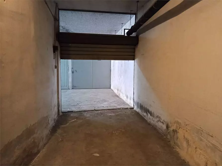 Immagine 6 di Garage in vendita  a Bitonto