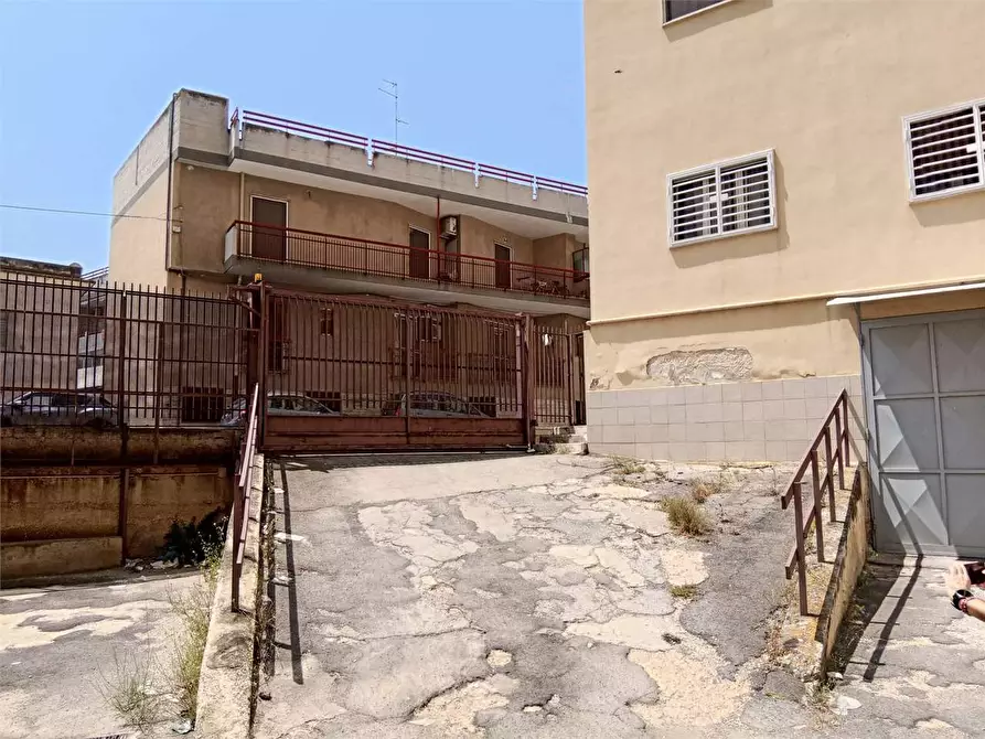 Immagine 8 di Garage in vendita  a Bitonto