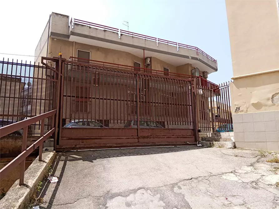 Immagine 9 di Garage in vendita  a Bitonto