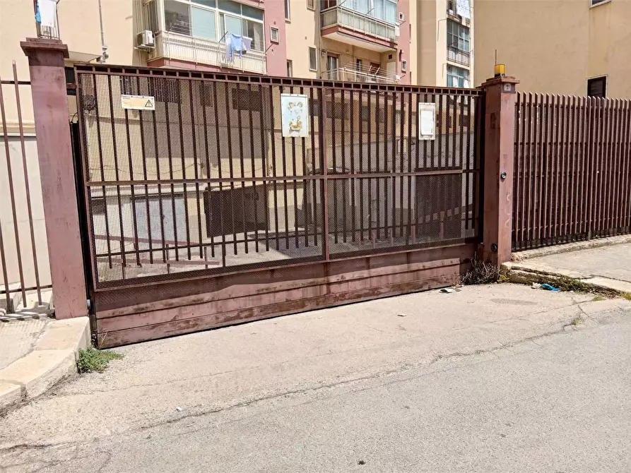 Immagine 10 di Garage in vendita  a Bitonto