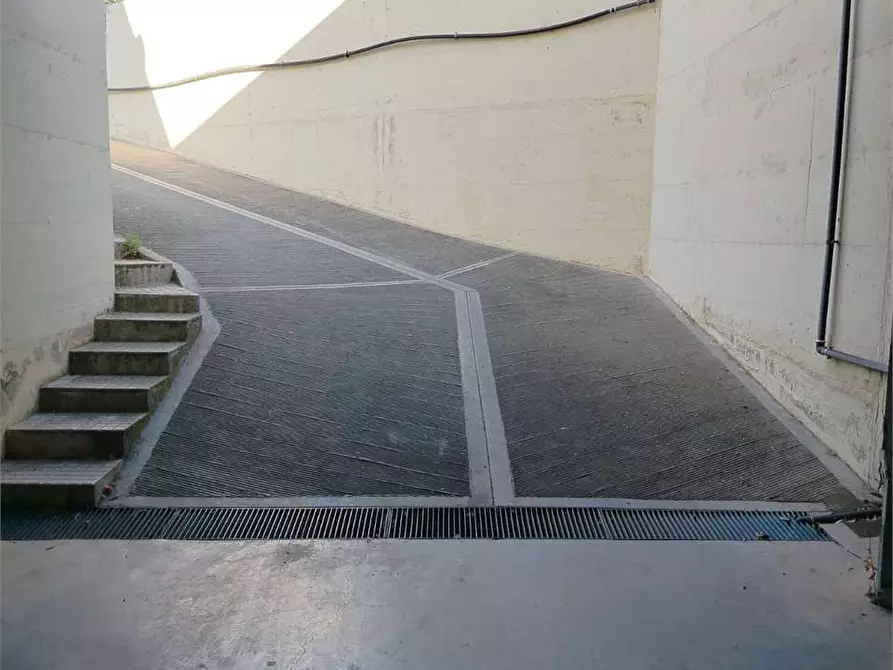 Immagine 1 di Garage in vendita  a Bitonto