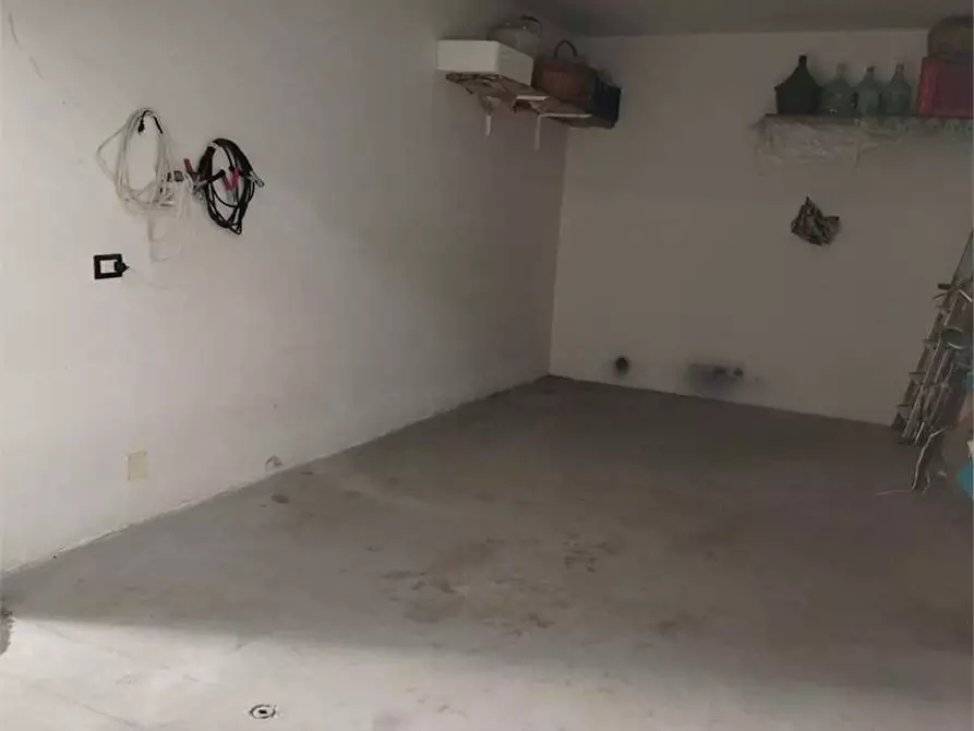 Immagine 3 di Garage in vendita  a Bitonto