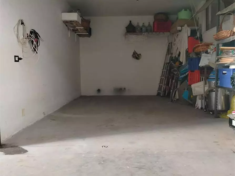 Immagine 6 di Garage in vendita  a Bitonto