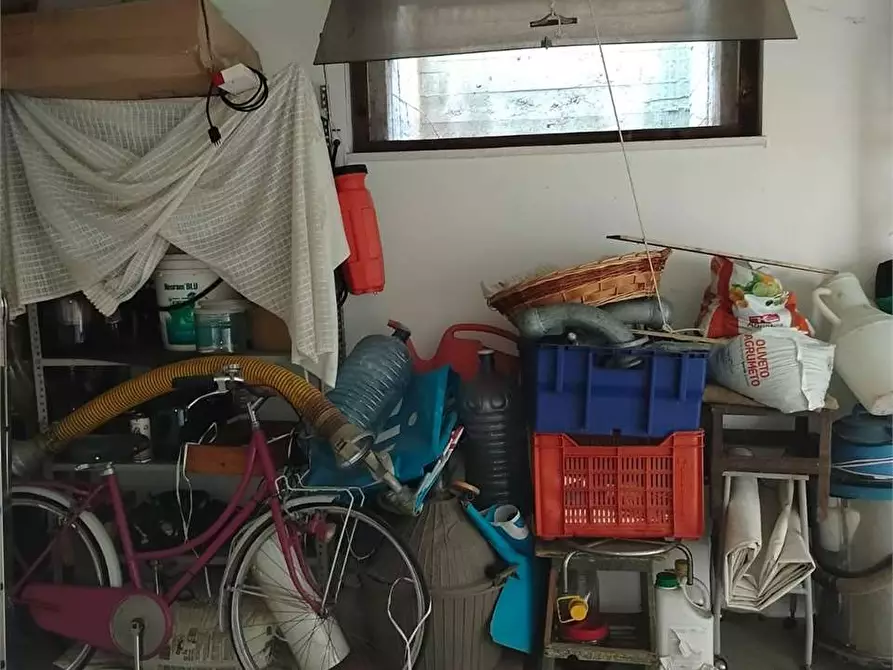 Immagine 7 di Garage in vendita  a Bitonto