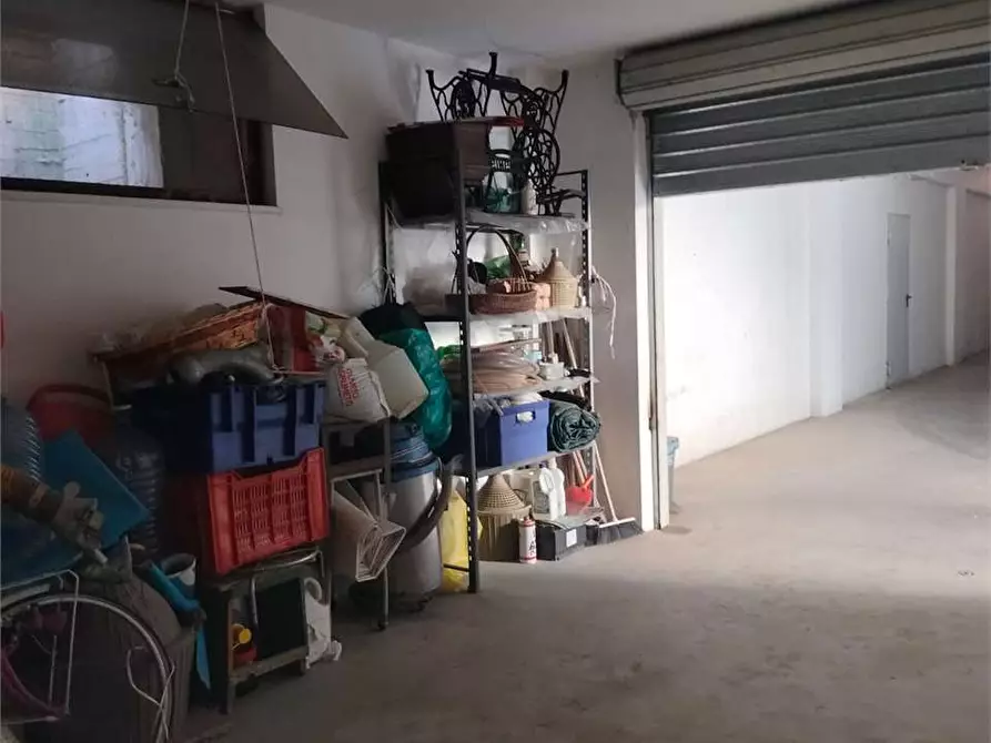 Immagine 9 di Garage in vendita  a Bitonto