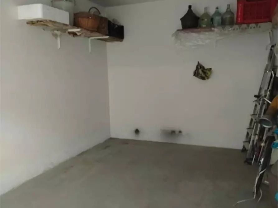 Immagine 11 di Garage in vendita  a Bitonto