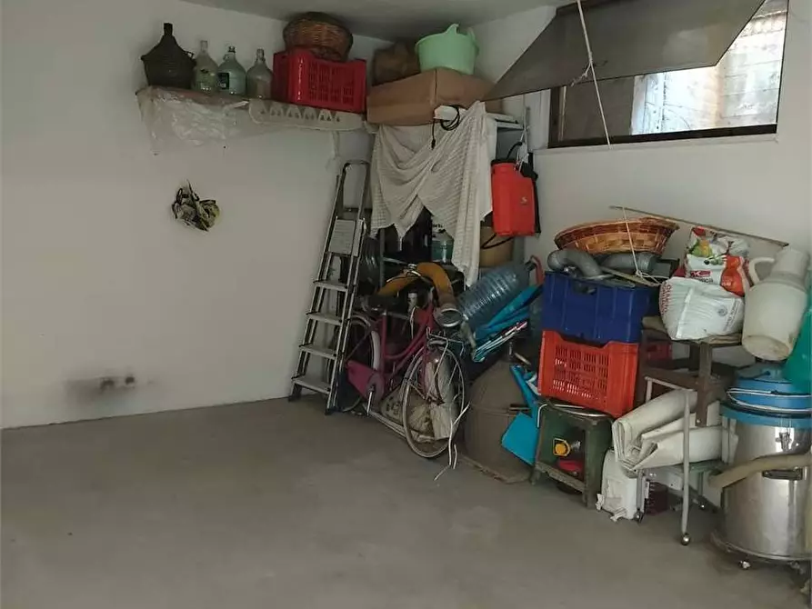 Immagine 12 di Garage in vendita  a Bitonto