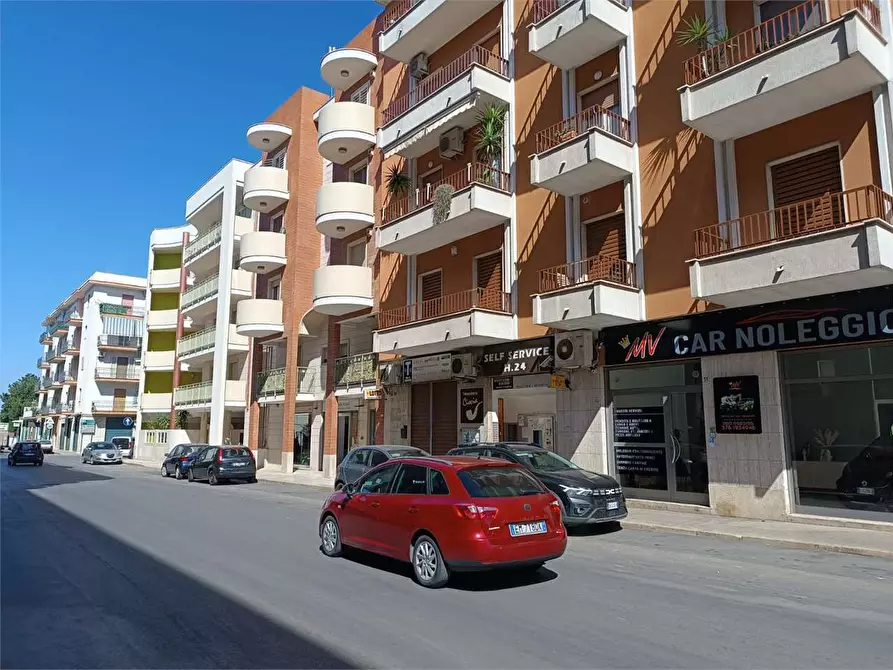 Immagine 6 di Negozio in vendita  a Bitonto