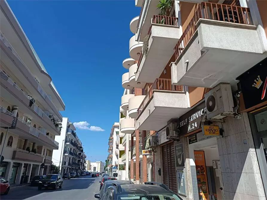 Immagine 8 di Negozio in vendita  a Bitonto