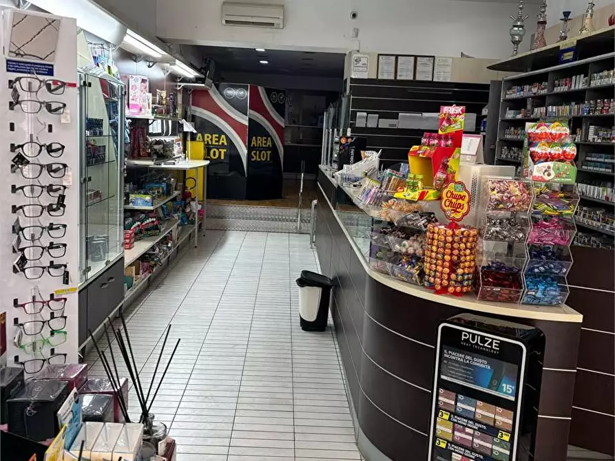 Immagine 10 di Negozio in vendita  a Bitonto