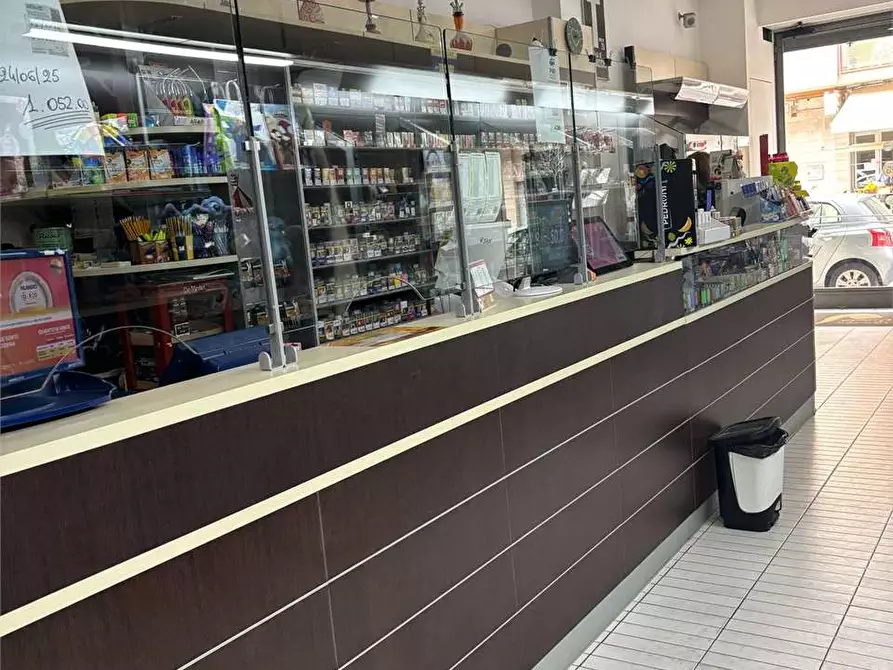 Immagine 11 di Negozio in vendita  a Bitonto