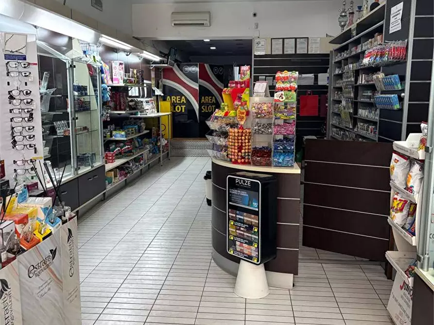 Immagine 14 di Negozio in vendita  a Bitonto
