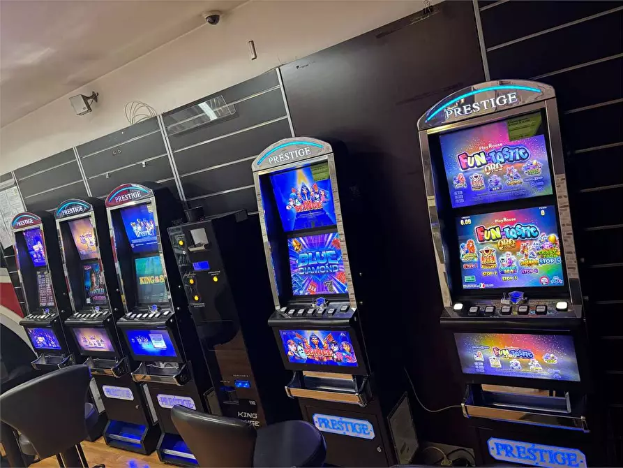 Immagine 15 di Negozio in vendita  a Bitonto