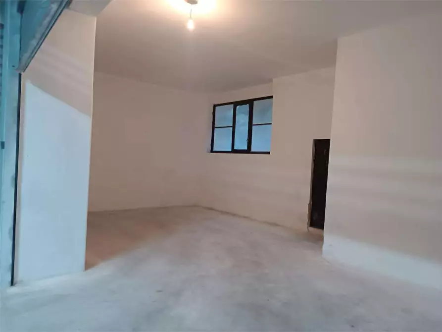 Immagine 3 di Garage in vendita  a Bitonto