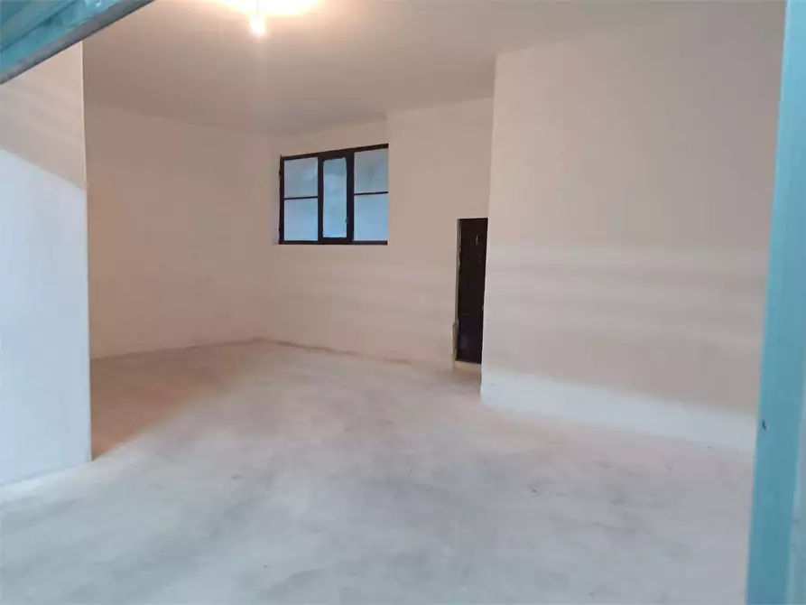 Immagine 4 di Garage in vendita  a Bitonto