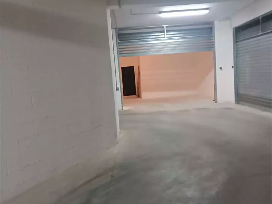 Immagine 12 di Garage in vendita  a Bitonto