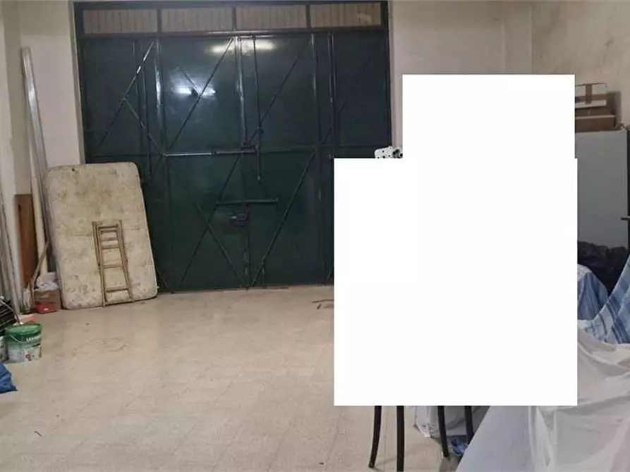 Immagine 1 di Garage in vendita  a Bitonto