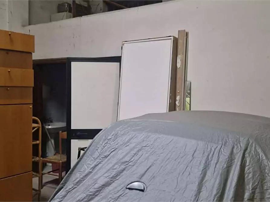 Immagine 3 di Garage in vendita  a Bitonto