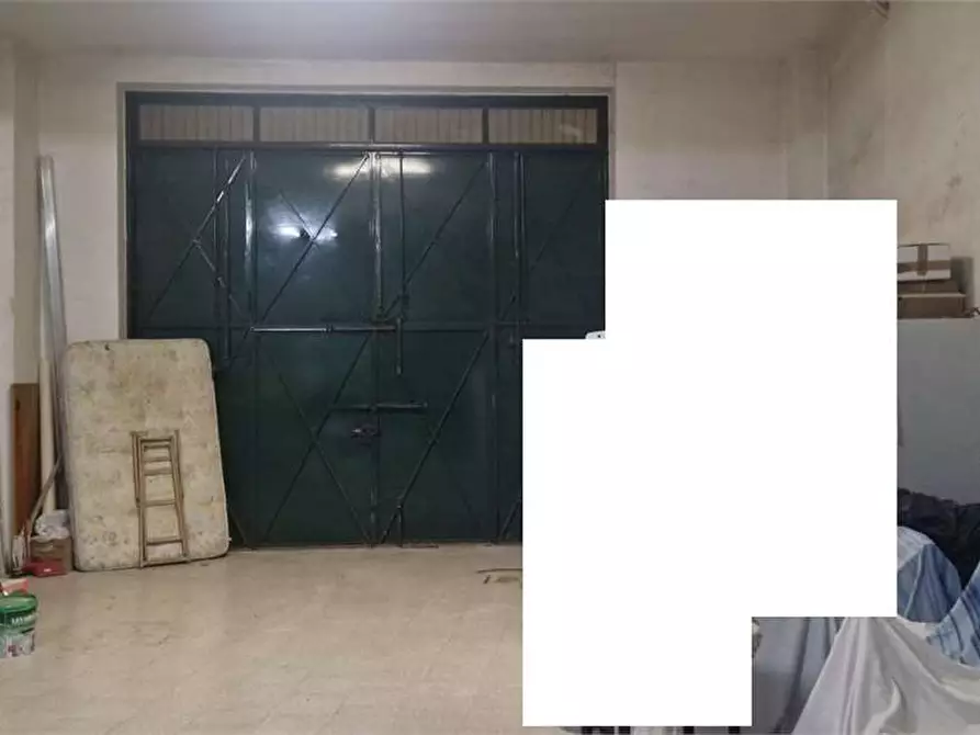 Immagine 4 di Garage in vendita  a Bitonto