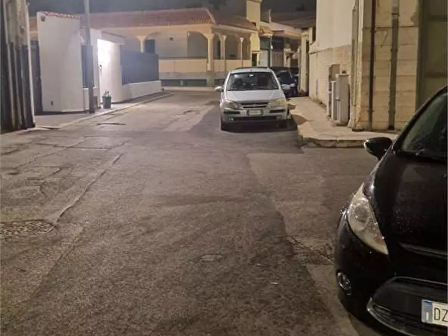 Immagine 6 di Garage in vendita  a Bitonto