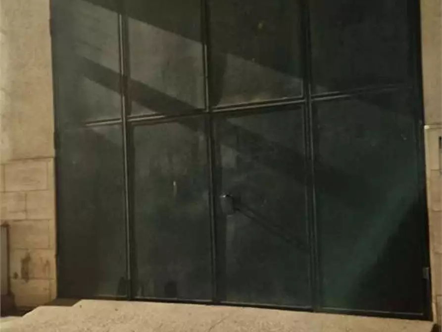 Immagine 7 di Garage in vendita  a Bitonto