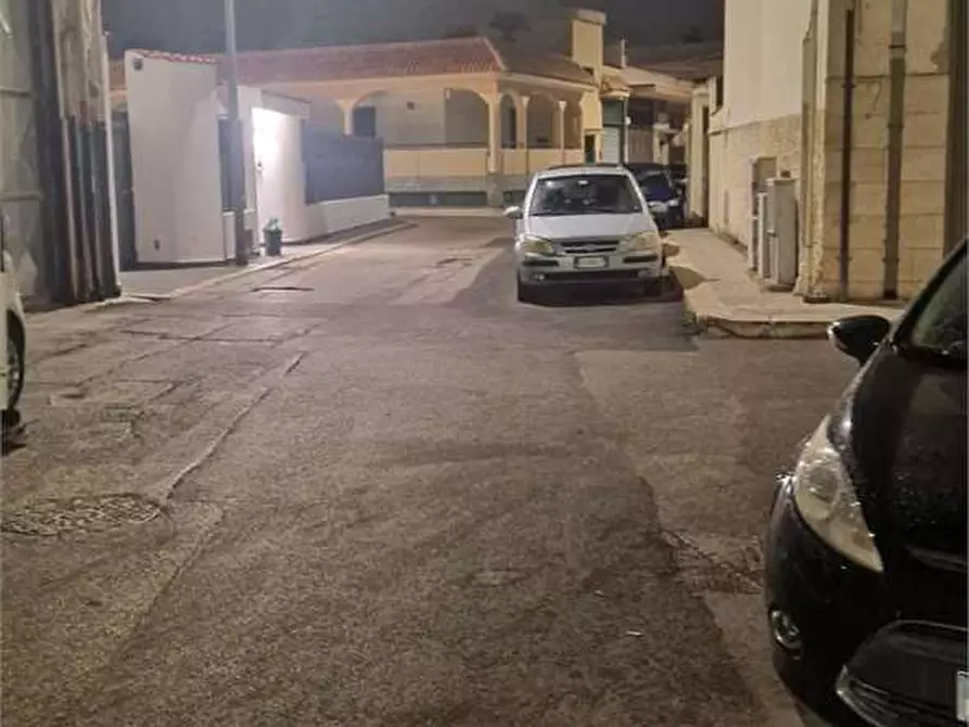 Immagine 9 di Garage in vendita  a Bitonto