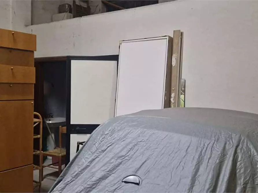 Immagine 12 di Garage in vendita  a Bitonto