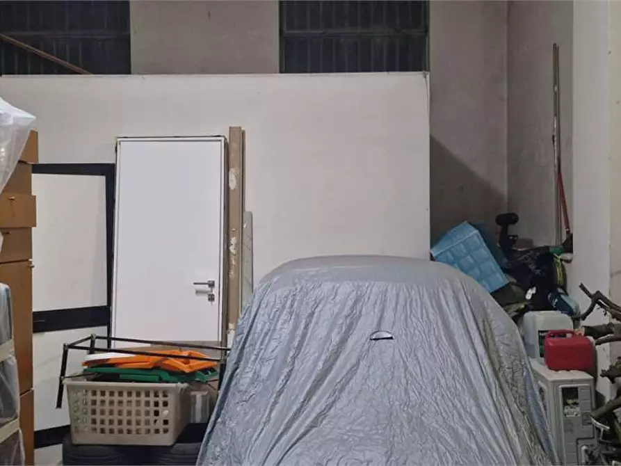 Immagine 14 di Garage in vendita  a Bitonto