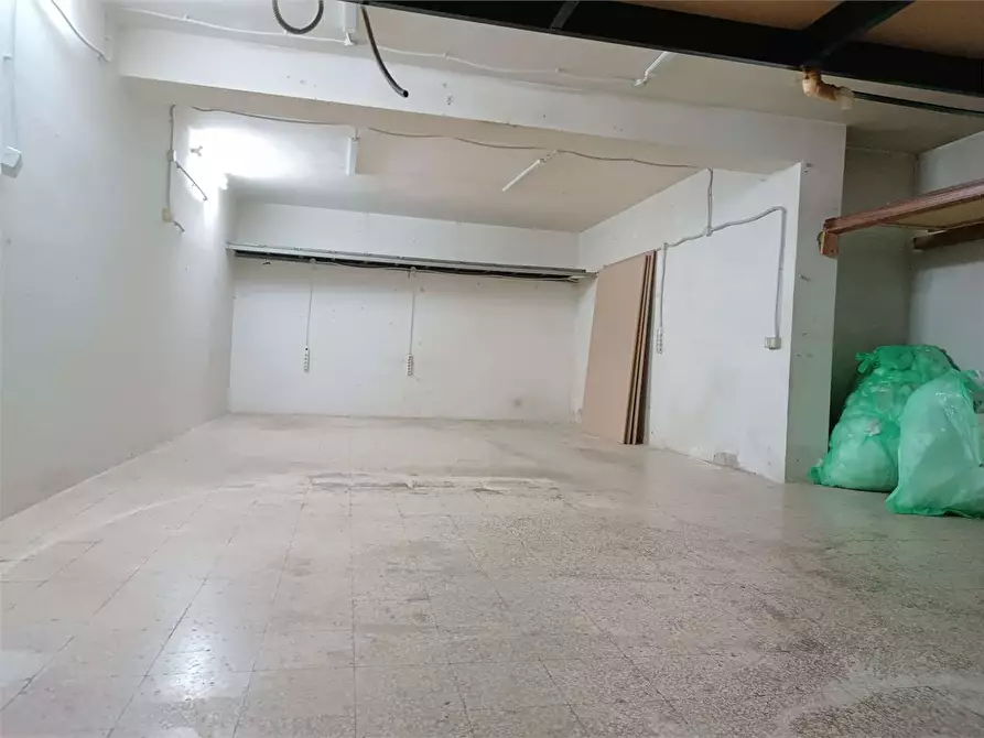 Immagine 3 di Garage in vendita  a Bitonto