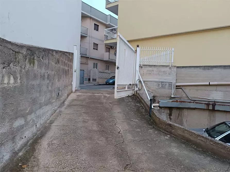 Immagine 5 di Garage in vendita  a Bitonto