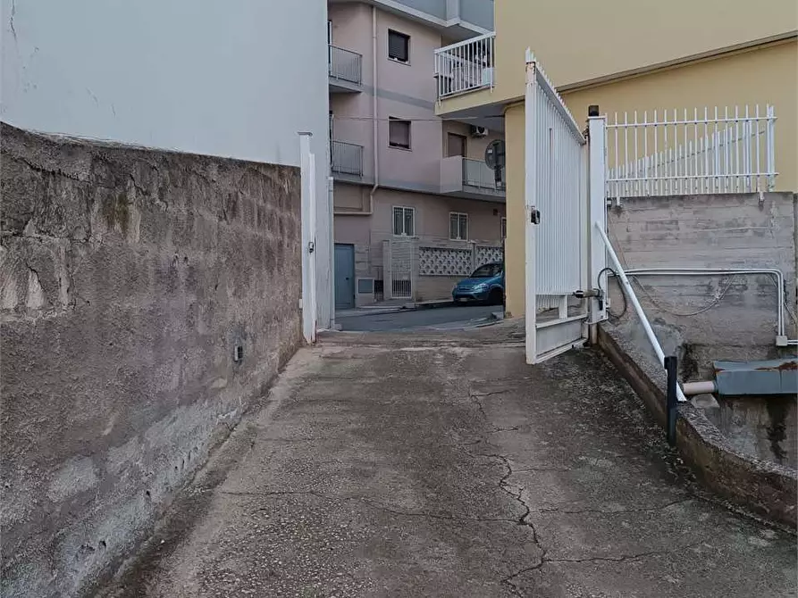 Immagine 6 di Garage in vendita  a Bitonto