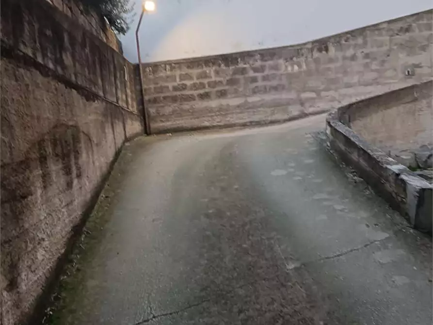 Immagine 7 di Garage in vendita  a Bitonto