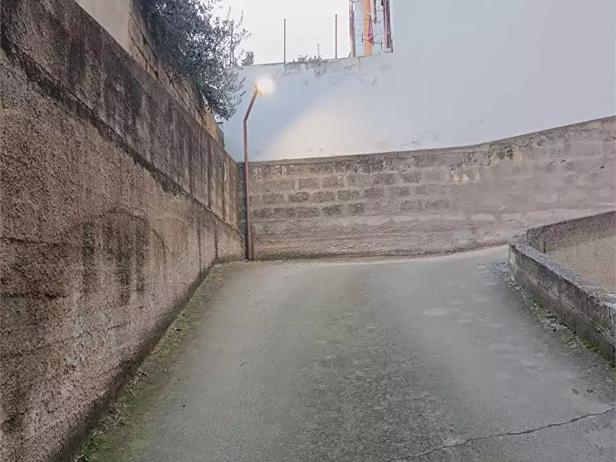Immagine 8 di Garage in vendita  a Bitonto