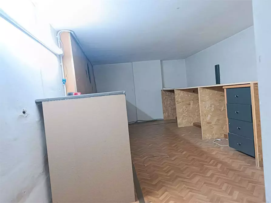 Immagine 12 di Garage in vendita  a Bitonto