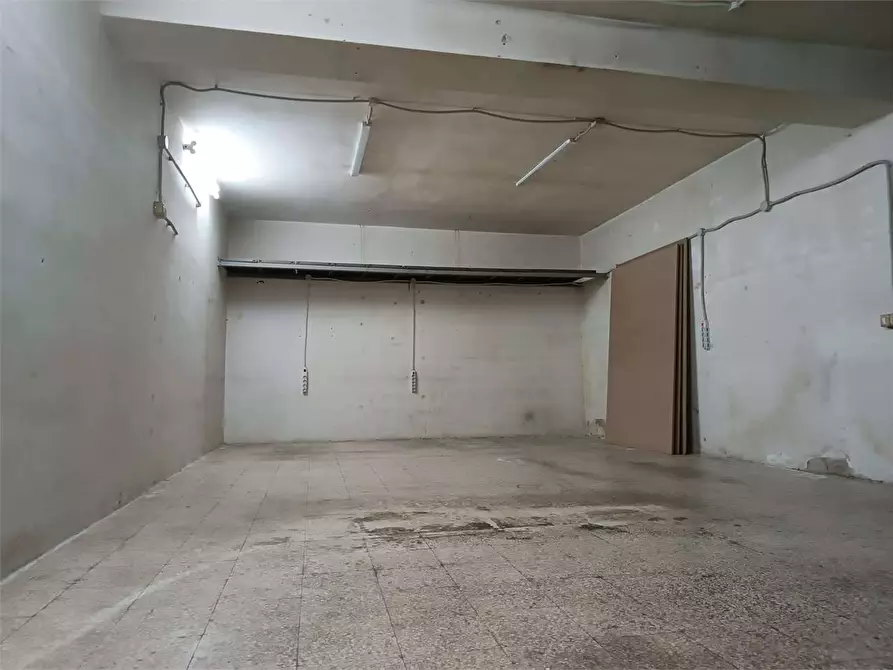 Immagine 18 di Garage in vendita  a Bitonto