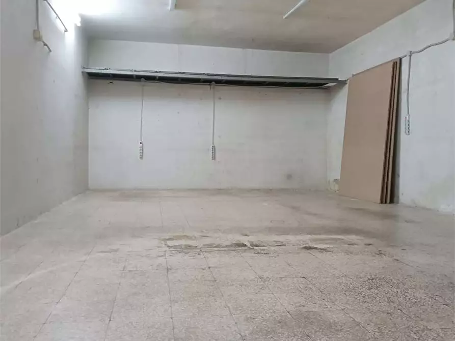 Immagine 20 di Garage in vendita  a Bitonto