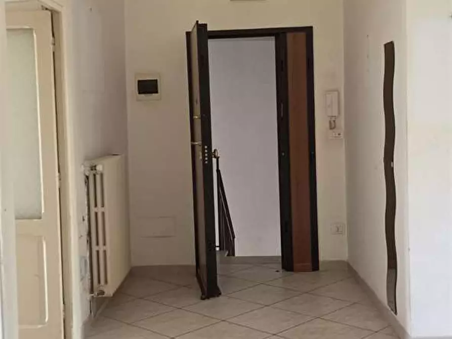 Immagine 10 di Trilocale in vendita  a Bitonto