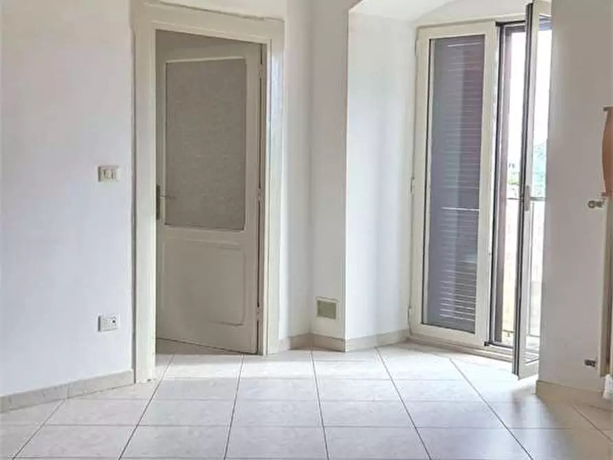 Immagine 21 di Trilocale in vendita  a Bitonto