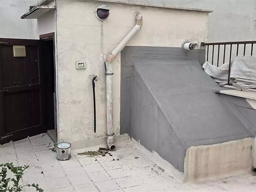 Immagine 30 di Trilocale in vendita  a Bitonto