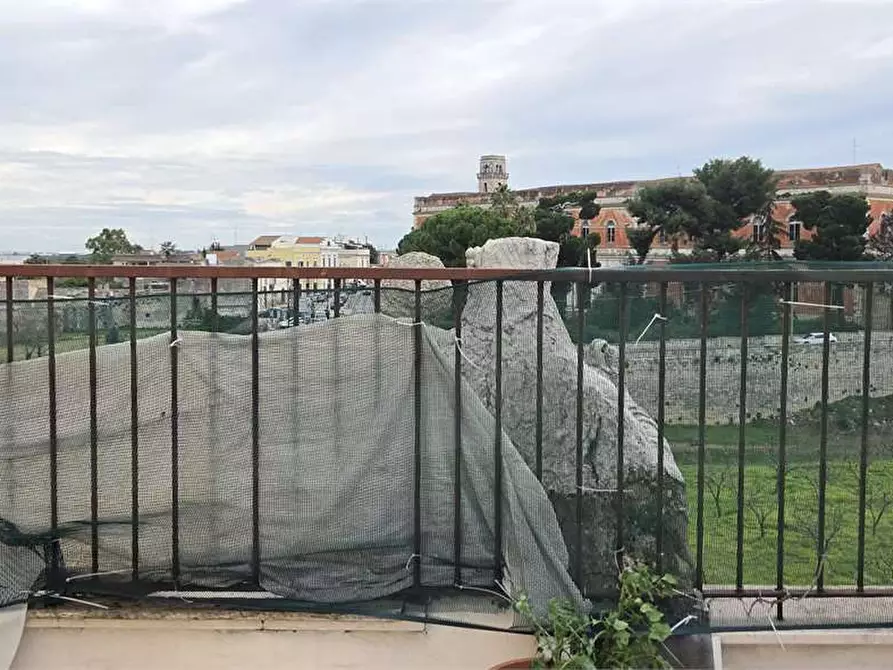 Immagine 32 di Trilocale in vendita  a Bitonto