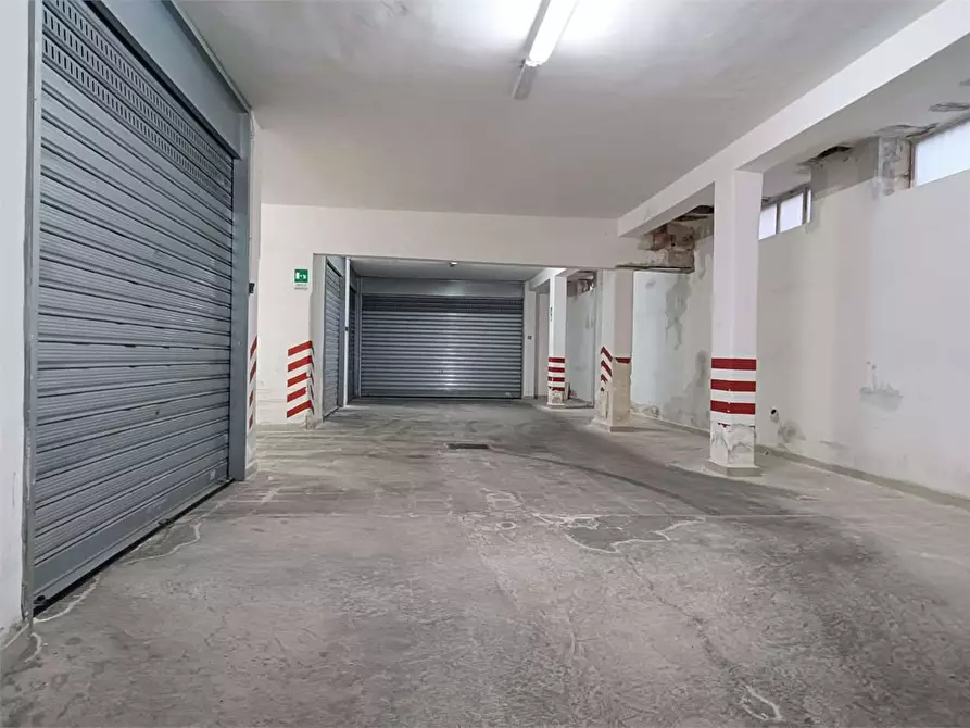 Immagine 3 di Garage in vendita  a Bitonto